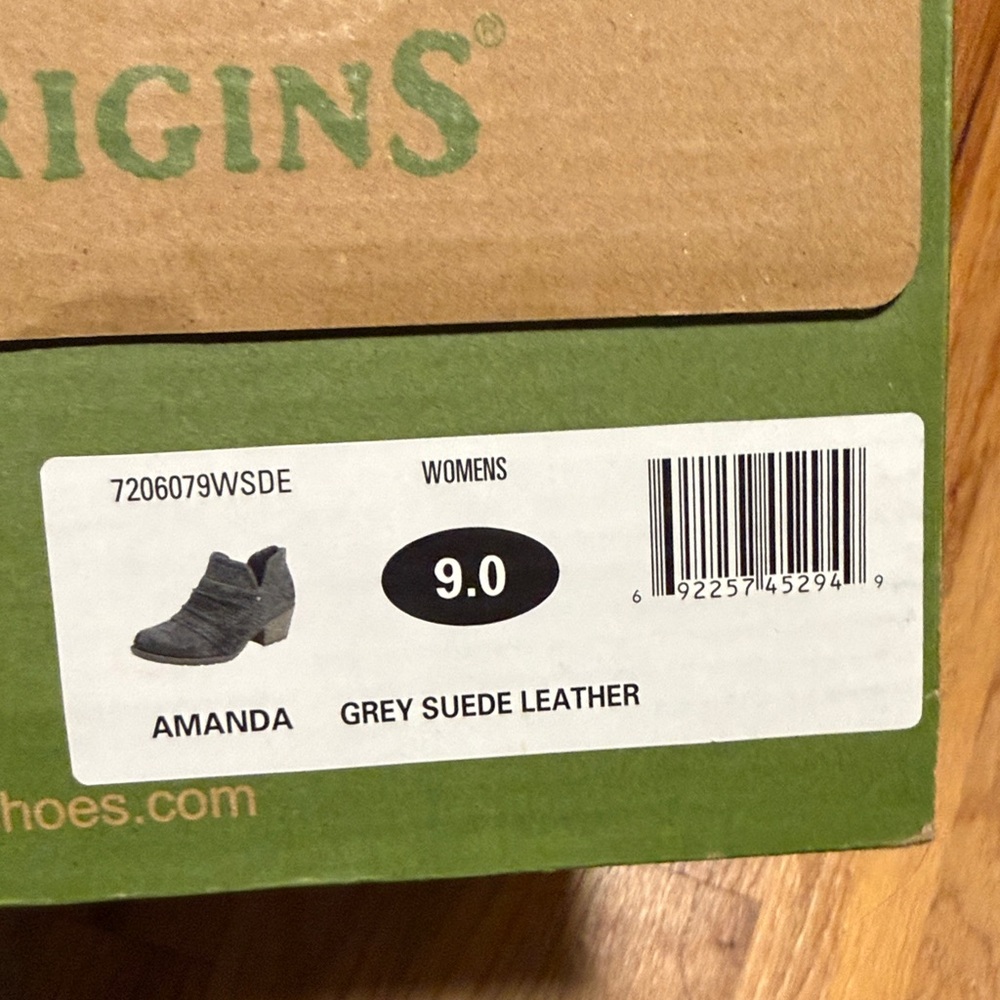 Almost new! Earth Origins Charcoal Suede Women's ankle boot